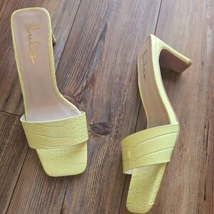 LULU'S Cassilo Lime Crocodile-Embossed Square-Toe Block Heel Mules- Size 7